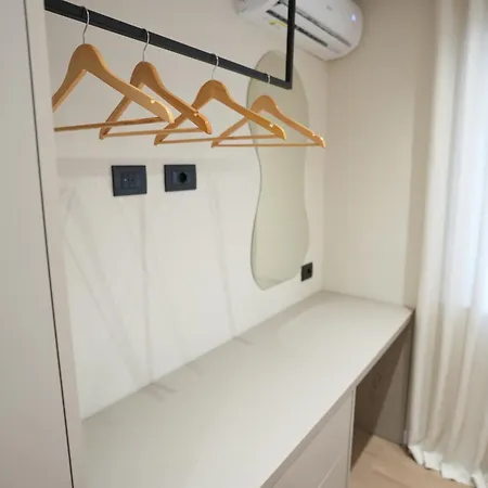 Huqi Luxury 1 Тирана