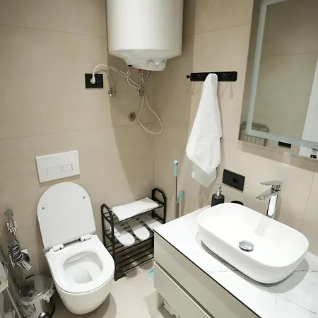 Huqi Luxury 1 * Тирана