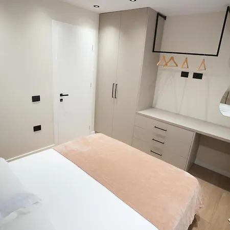 Huqi Luxury 1 Lägenhet Tirana