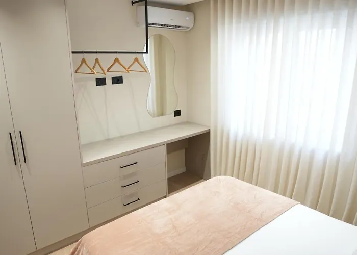 Huqi Luxury 1 Lägenhet Tirana